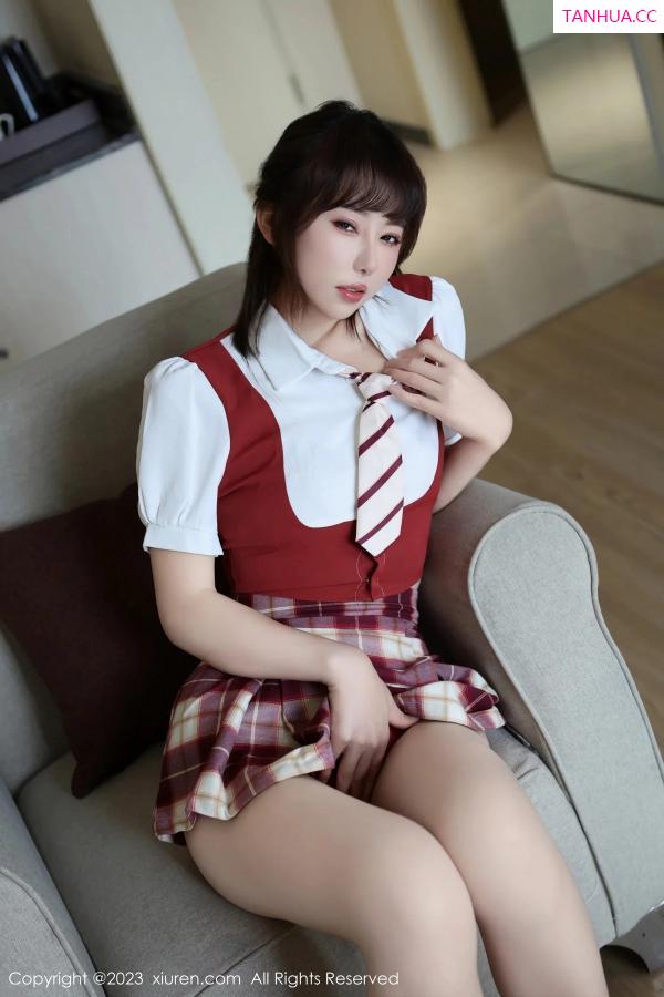   [XiuRen]高清写真图 2023.12.22 No.7851 金tiao 制服美腿第25张图片